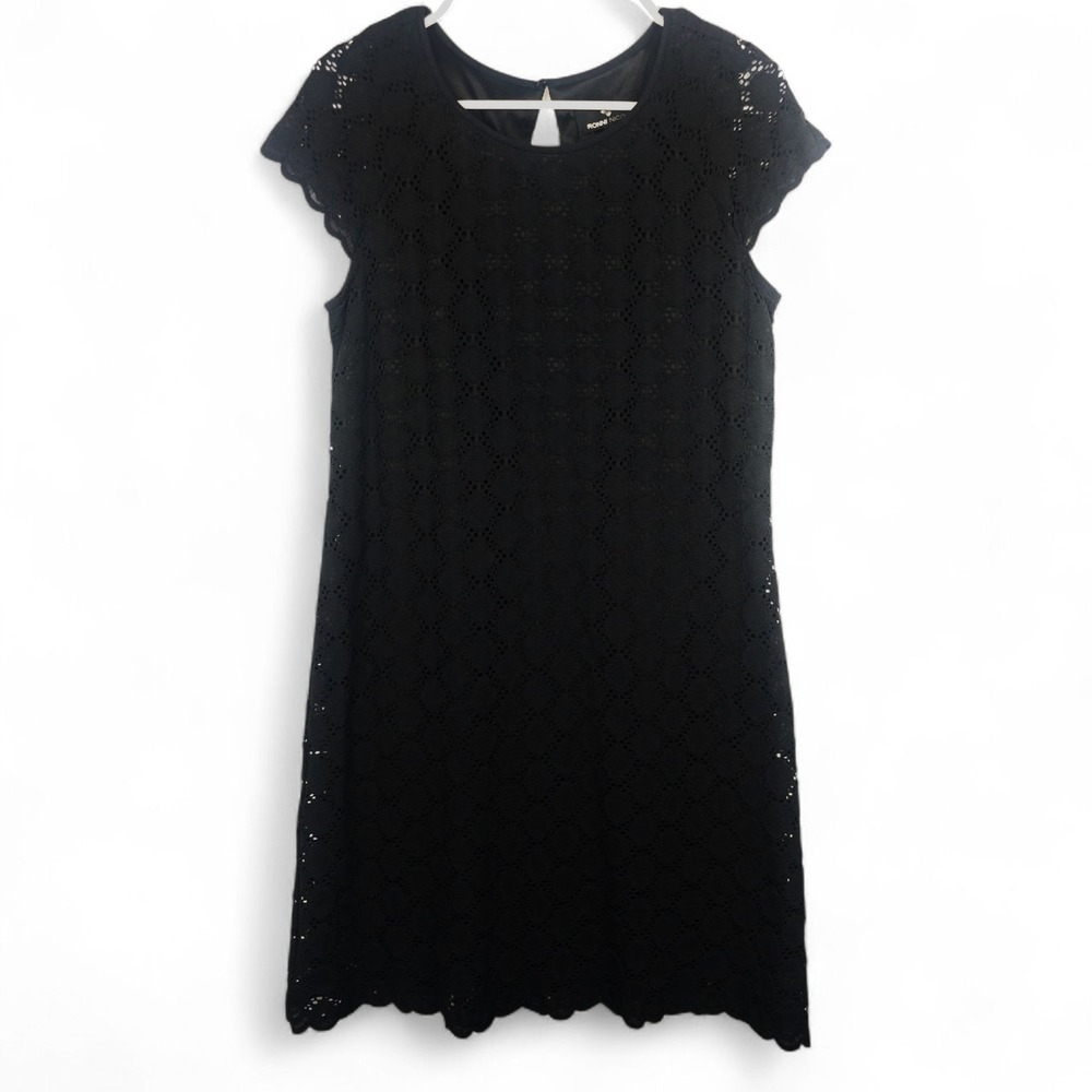Ronni Nicole Black Eyelet Lace Dress Sz 6 Cap Sleeve Keyhole Shift LBD Geometric